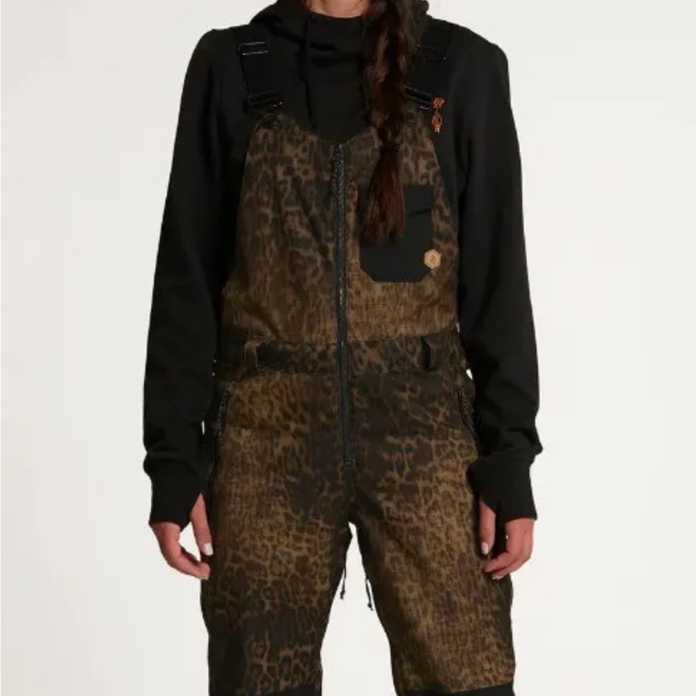 VOLCOM Women's SWIFT Bib Overall Snow Pants - LEO - xsmall